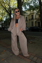 Load image into Gallery viewer, Olivia