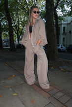 Load image into Gallery viewer, Olivia